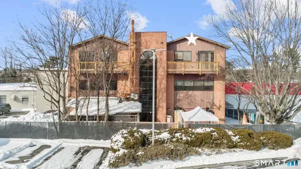 $3,250 | 937 Post Road, Unit 3B, Fairfield, CT 06824