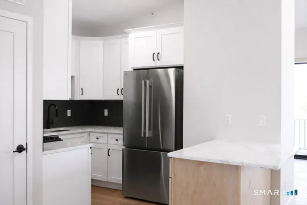 $3,250 | 937 Post Road, Unit 3B, Fairfield, CT 06824