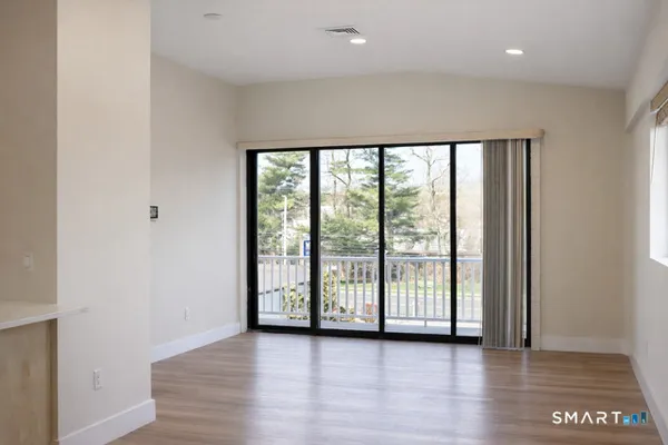 $3,250 | 937 Post Road, Unit 3B, Fairfield, CT 06824