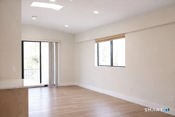 $3,250 | 937 Post Road, Unit 3B, Fairfield, CT 06824