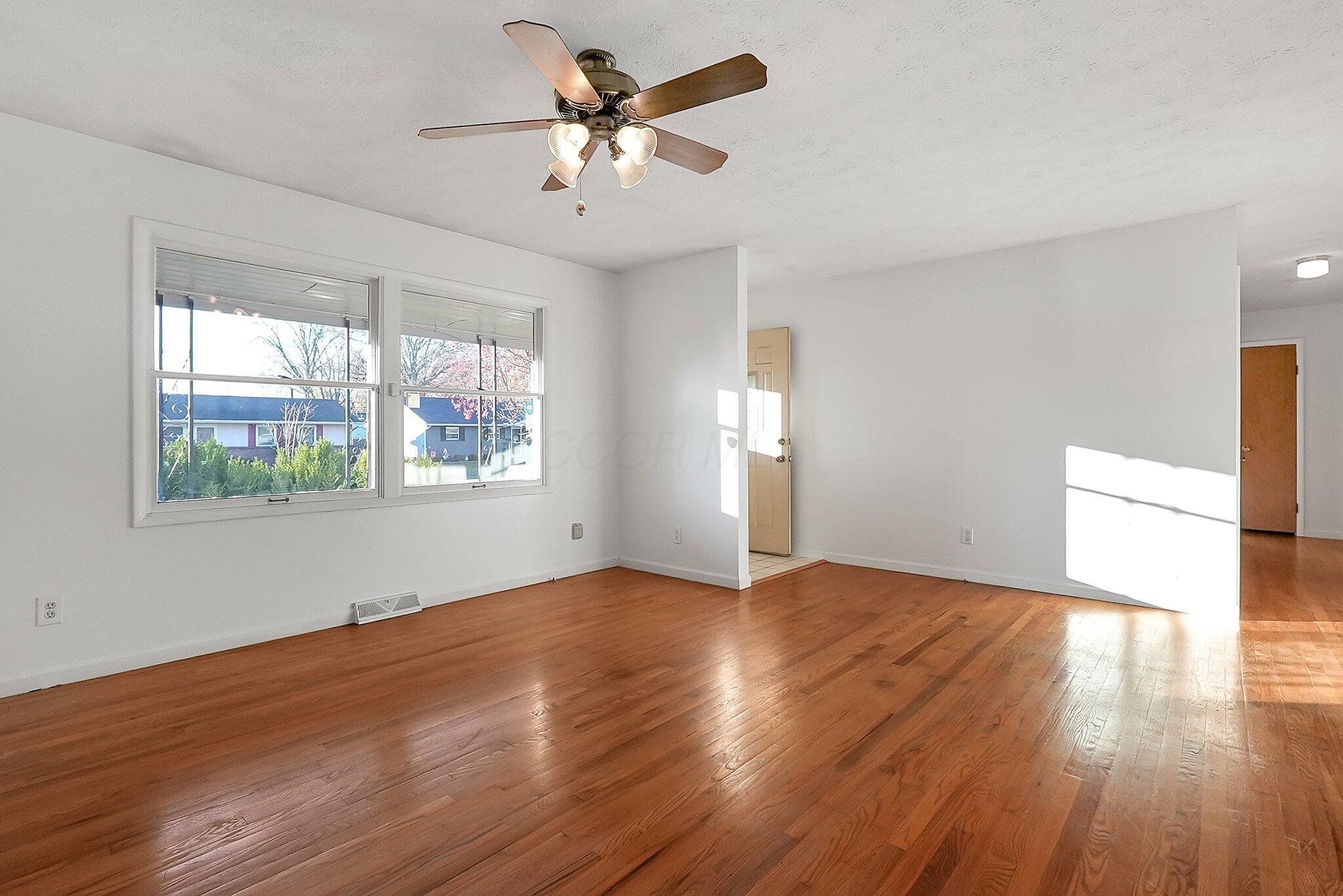 6076 Endicott Road Columbus, OH 43229 - Photo 5 of 27 5-web-or-mls-6076-endicott-rd