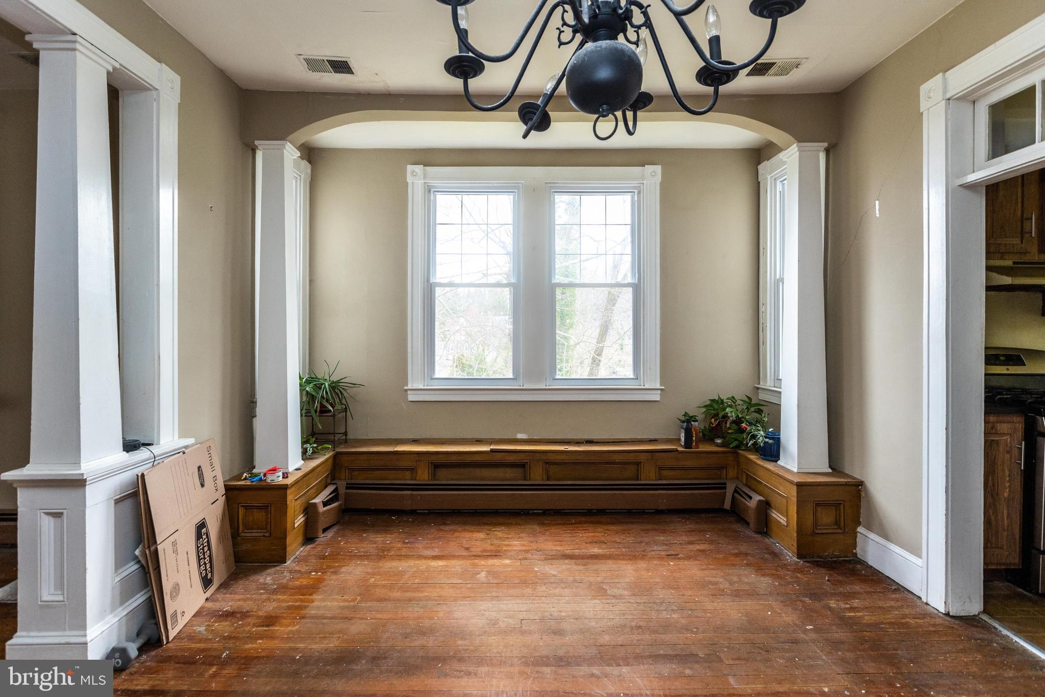 5812 Lochlea Road Baltimore, MD 21209 - Photo 8 of 22 Dining room
