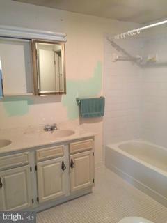 18307 Cabin Road Triangle, VA 22172 - Photo 14 of 17 Bath (Master)