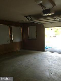 18307 Cabin Road Triangle, VA 22172 - Photo 5 of 17 Garage