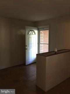 18307 Cabin Road Triangle, VA 22172 - Photo 8 of 17 Entrance foyer