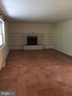 18307 Cabin Road Triangle, VA 22172 - Photo 10 of 17 Living Room