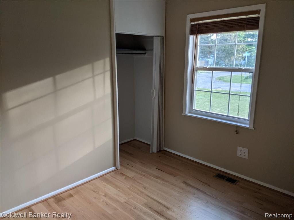 3693 Queensbury Road Lake Orion, MI 48359 - Photo 7 of 24