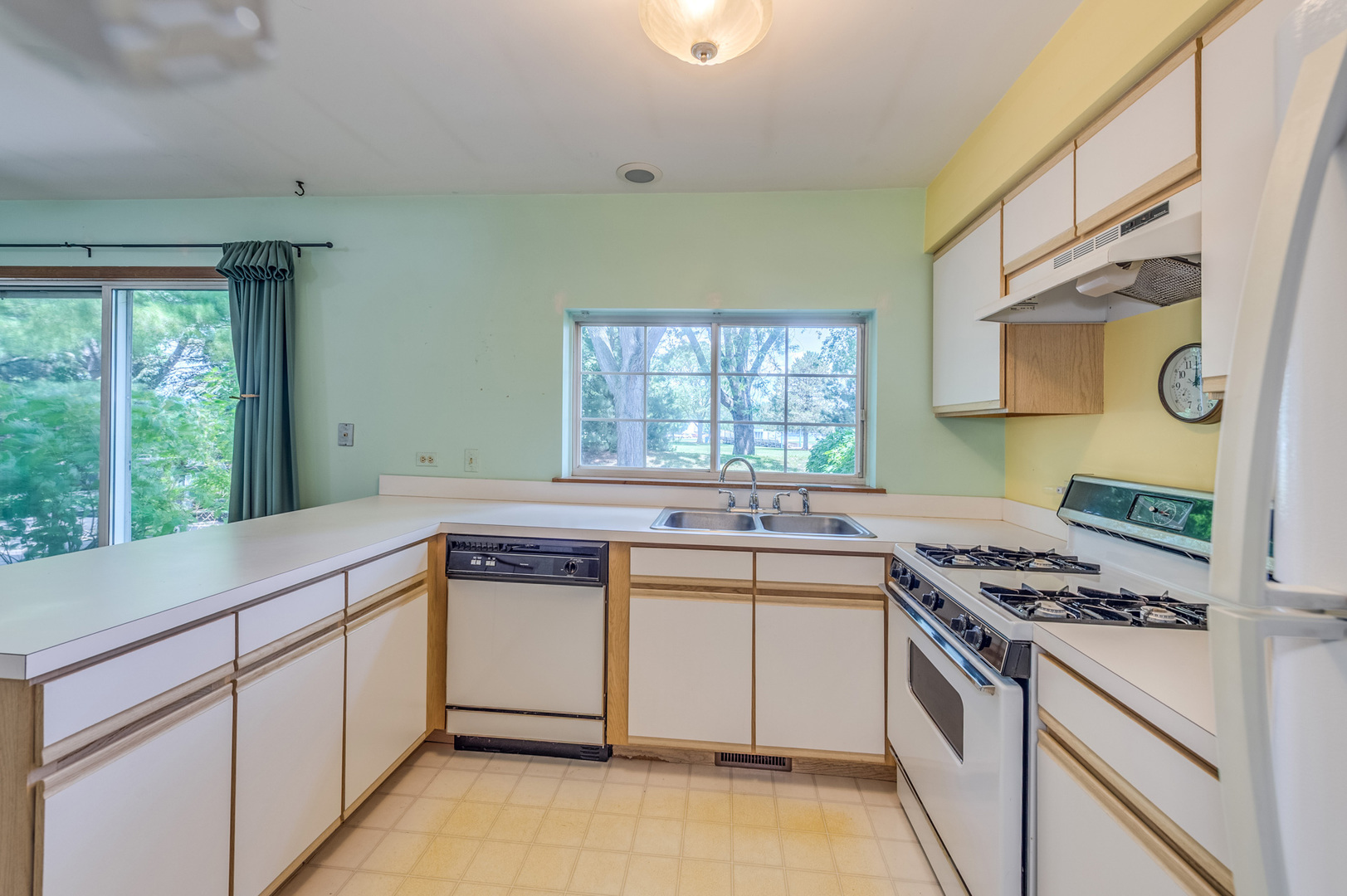2016 Muirfield Circle Elgin, IL 60123 - Photo 8 of 16
