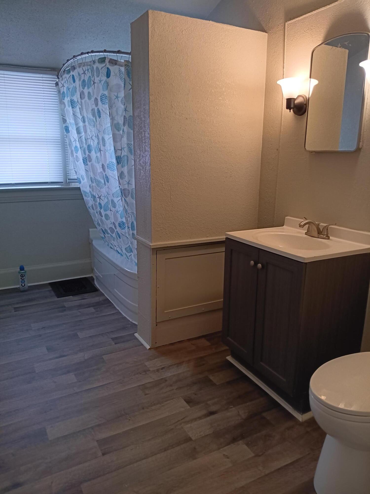 1225 Goold Street Racine, WI 53402 - Photo 14 of 18 Upper bathroom