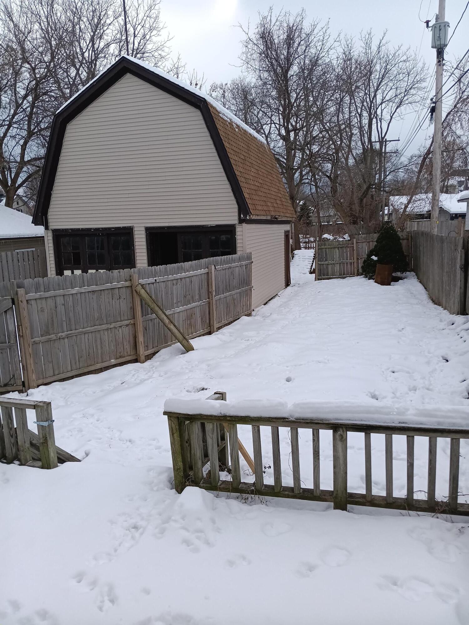1225 Goold Street Racine, WI 53402 - Photo 18 of 18 Garage/yard
