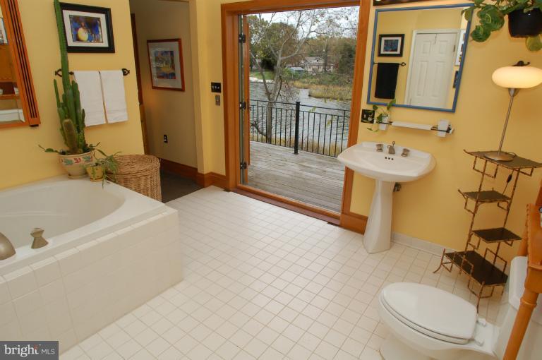 4933 East Chalk Point Road West River, MD 20778 - Photo 11 of 30 Bath (Master)