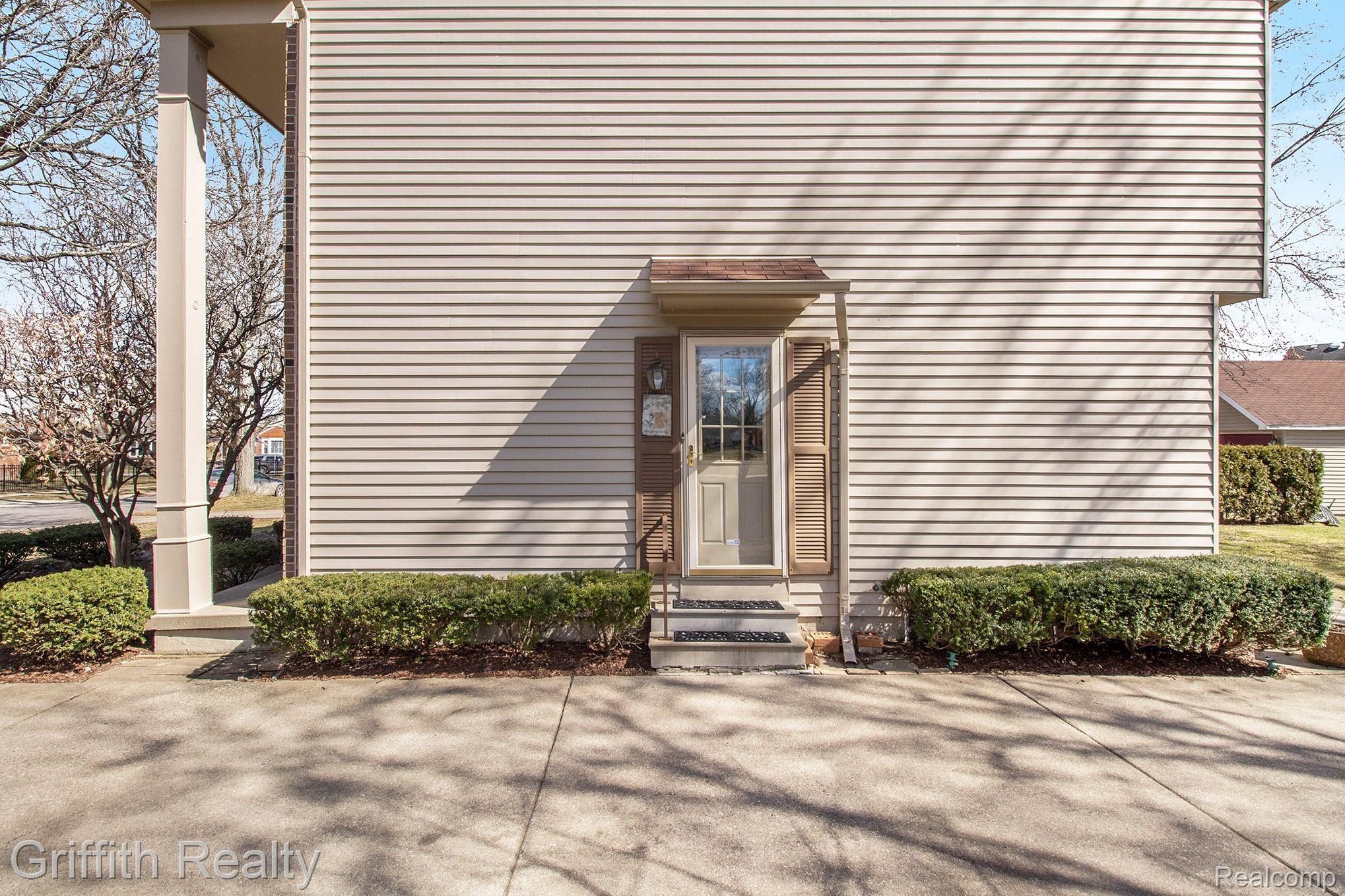 2284 Dunstable Road Birmingham, MI 48009 - Photo 17 of 22 IMG_8257.jpg