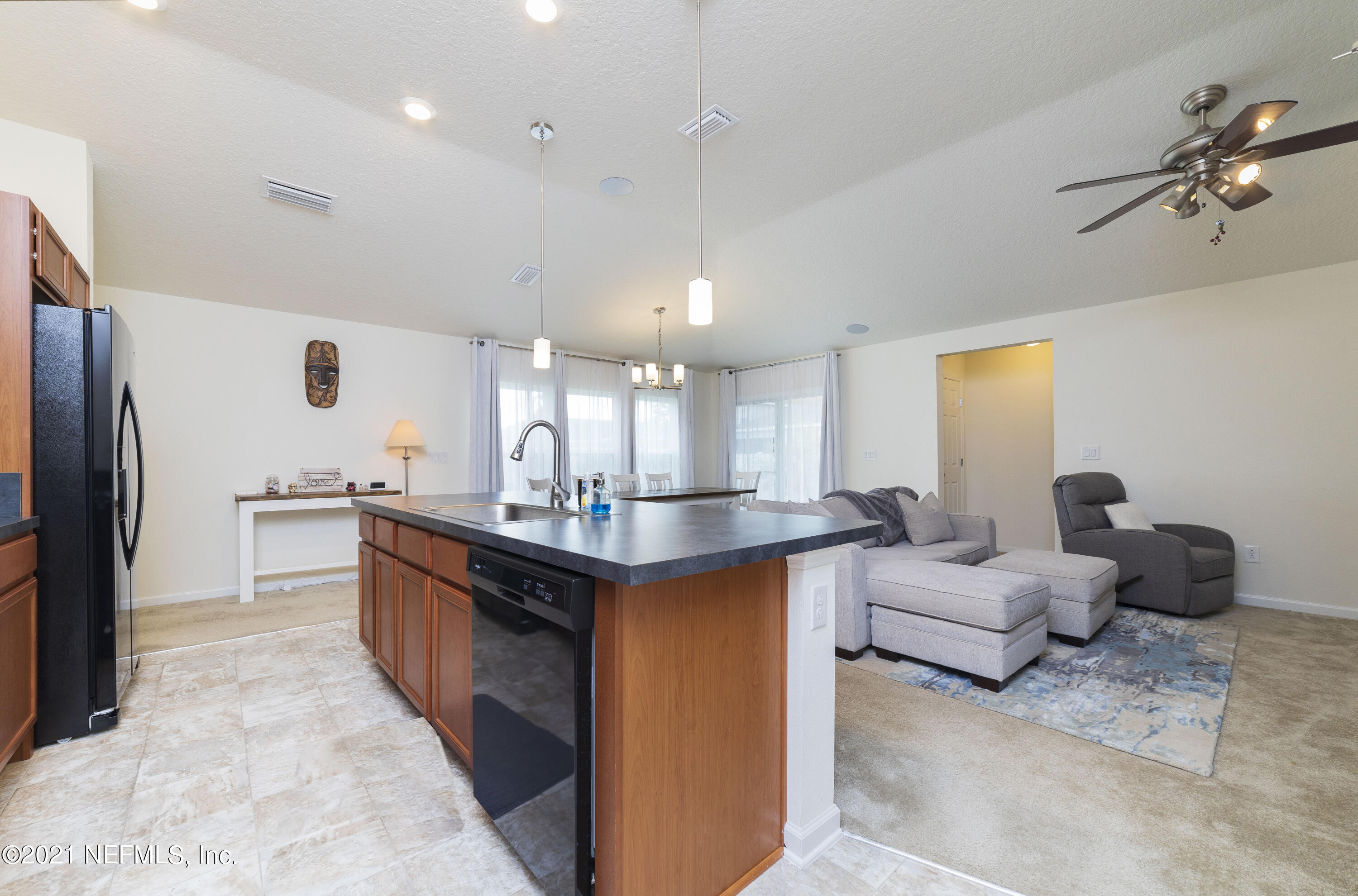313 Bluejack Lane St. Augustine, FL 32095 - Photo 19 of 51 Kitchen Bar