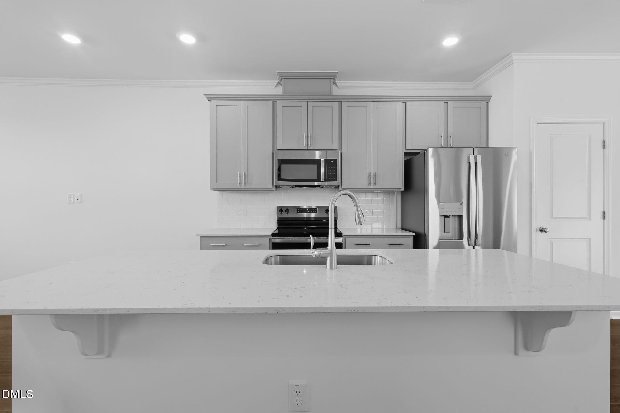 3600 Elm Grv Lane Raleigh, NC 27604 - Photo 7 of 33 SUN_ElmGrove_Pic_Wyatt_QMI_31_Kitchen_4o