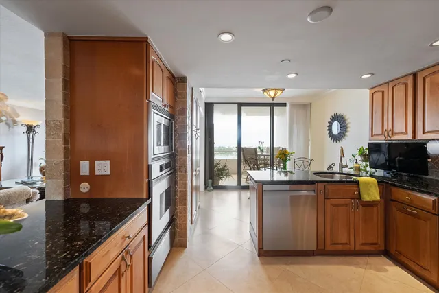$1,575,000 | 525 South Flagler Drive, Unit 19B, West Palm Beach, FL 33401