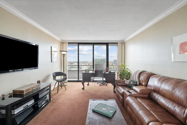 $1,575,000 | 525 South Flagler Drive, Unit 19B, West Palm Beach, FL 33401