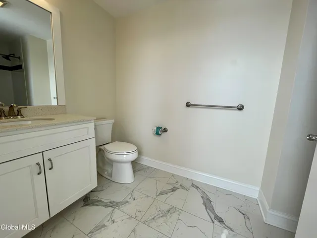 $3,151 | 233 Lake Avenue, Unit 201, Saratoga Springs, NY 12866