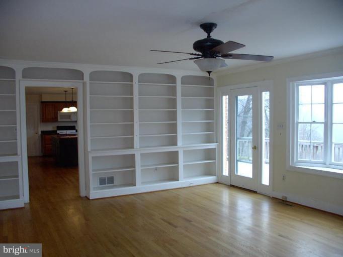 2774 Leeds Manor Road Markham, VA 22643 - Photo 3 of 6 Library