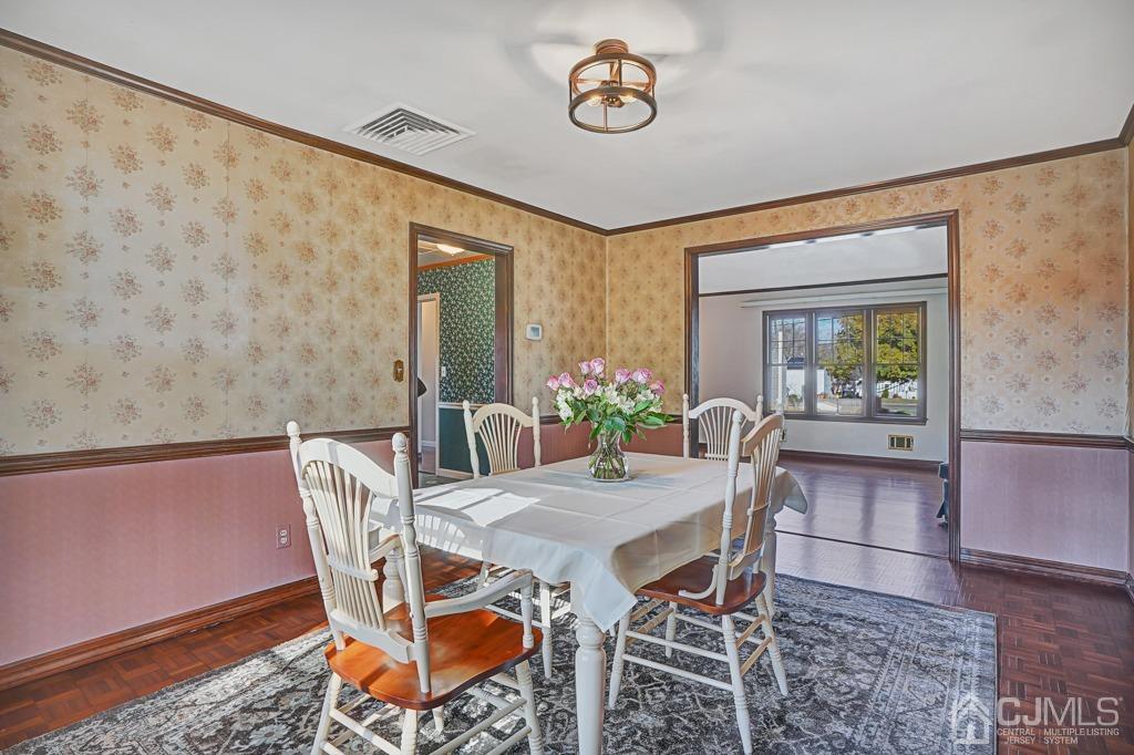 134 Benart Place Middlesex, NJ 08846 - Photo 8 of 28 a view of a dining room with furniture and window
