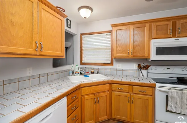 $309,000 | 120 Hillside Drive, Baldwin City, KS 66006