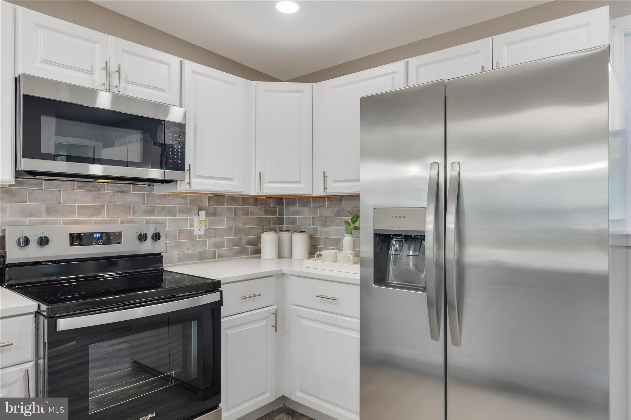 1258 Cape St Claire Road Annapolis, MD 21409 - Photo 4 of 30