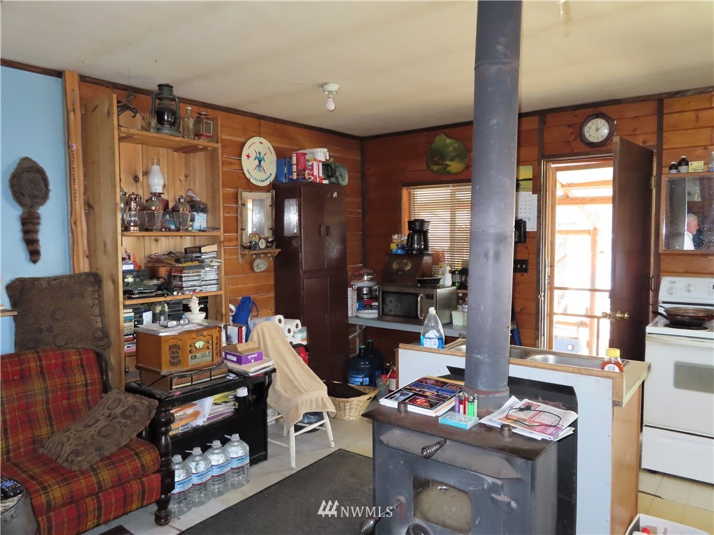 94 East Lilly Creek Road Republic, WA 99166 - Photo 2 of 20 a room with furniture and window