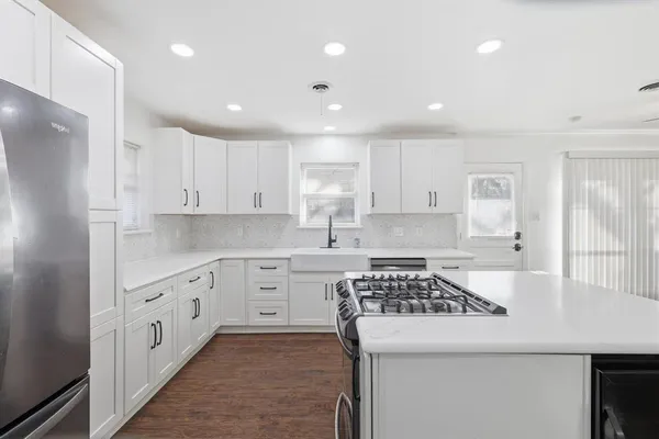 $1,900 | 106 North 9th Street, Sanger, TX 76266