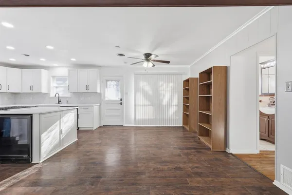 $1,800 | 106 North 9th Street, Sanger, TX 76266