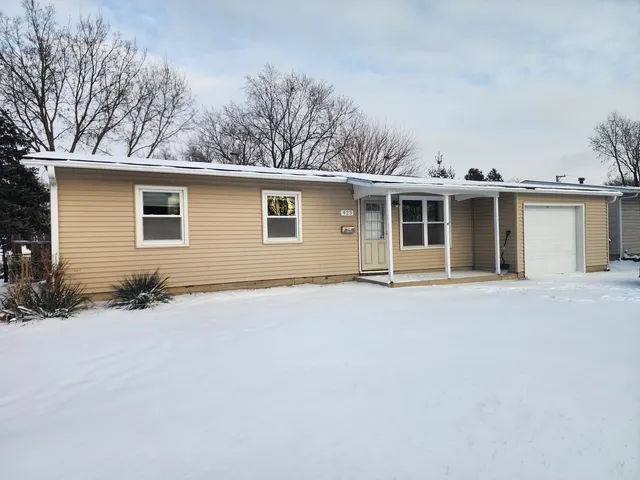 $2,300 | 423 Dalhart Avenue, Romeoville, IL 60446