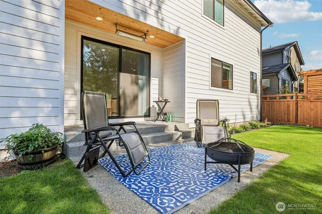 a view of a backyard with pathway