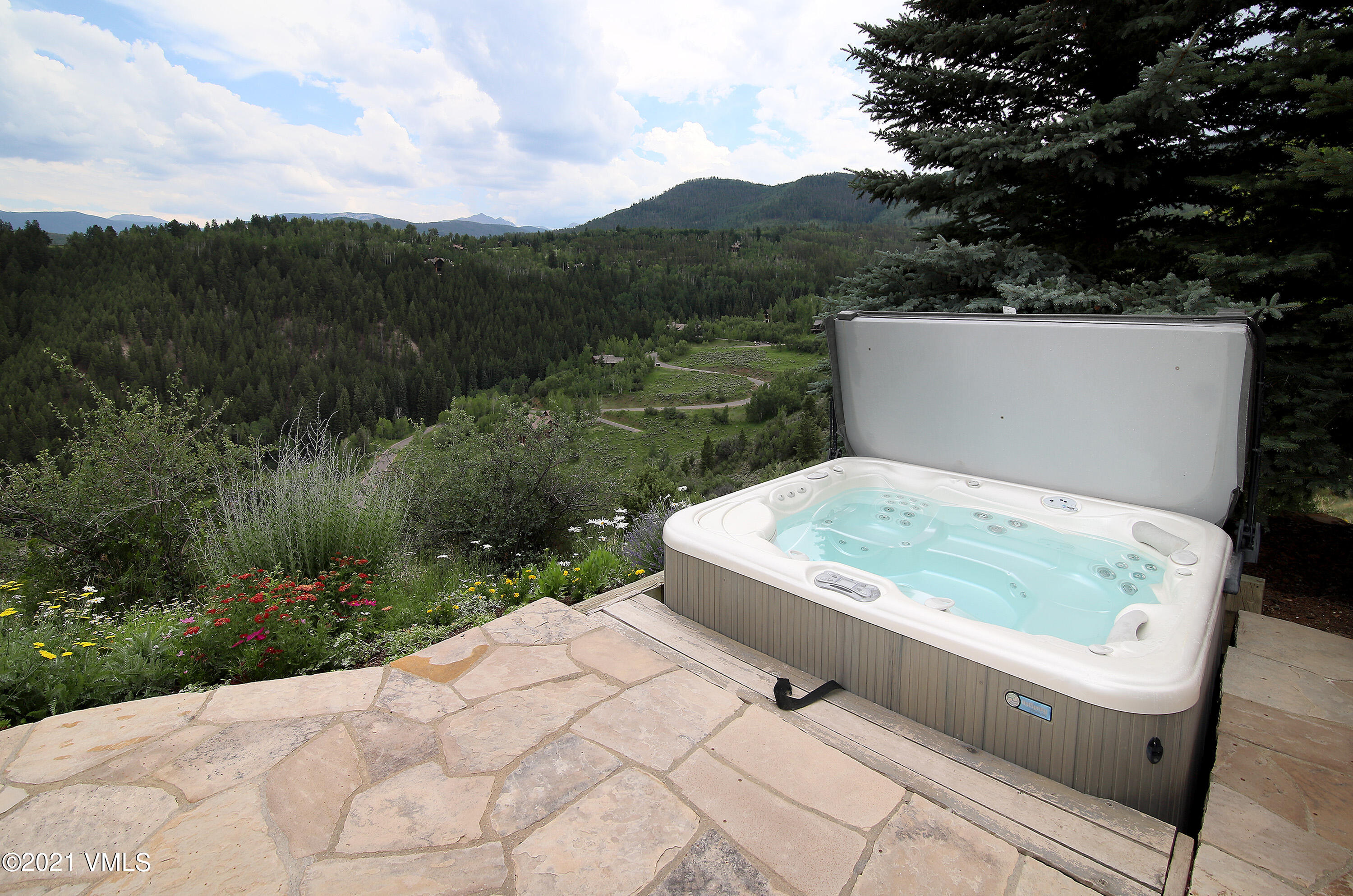 500 Redtail Ridge Edwards, CO 81632 - Photo 23 of 45 500_redtail_ridge_hottub