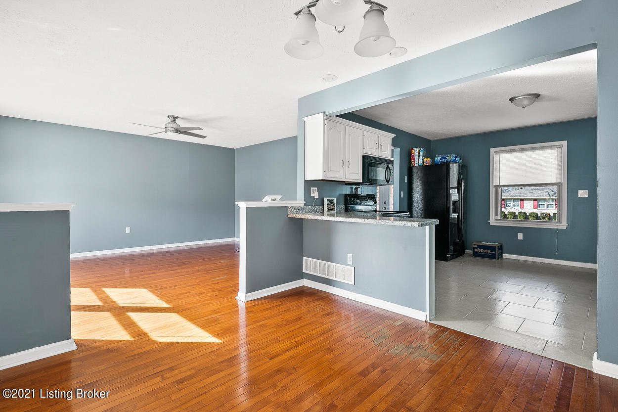 1544 Knight Road Louisville, KY 40216 - Photo 12 of 49 42
