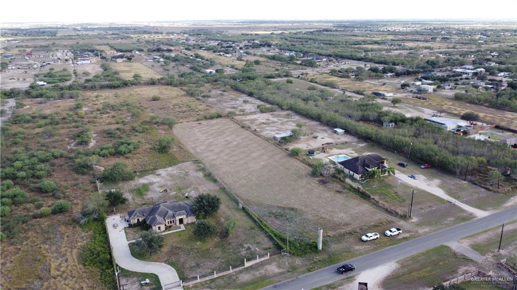 Na North Val Verde Road Edcouch, TX 78538 - Photo 2 of 9 an aerial view of a house with a yard