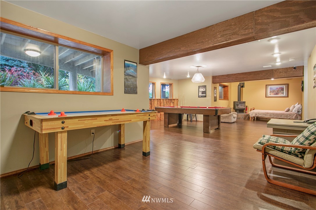 7097 Rainier Way Deming, WA 98244 - Photo 21 of 37 a lobby with furniture and window