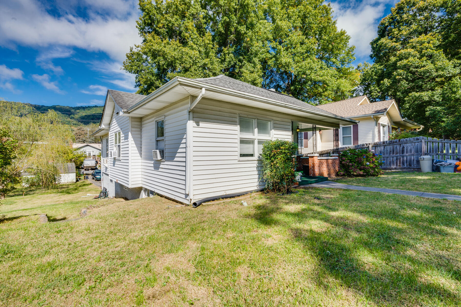 741 Maple Avenue Erwin, TN 37650 - Photo 5 of 24 005