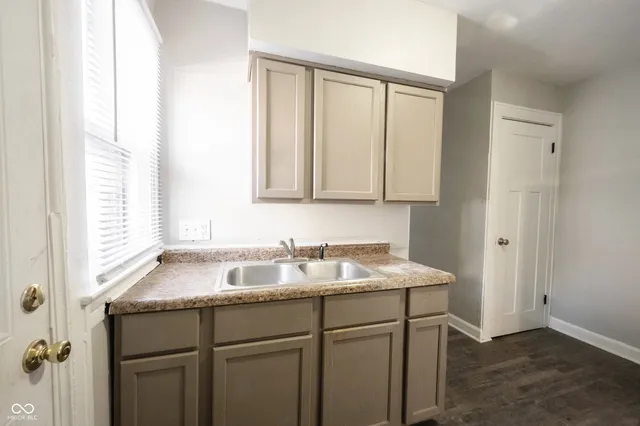 $849 | 915 North Drexel Avenue, Indianapolis, IN 46201