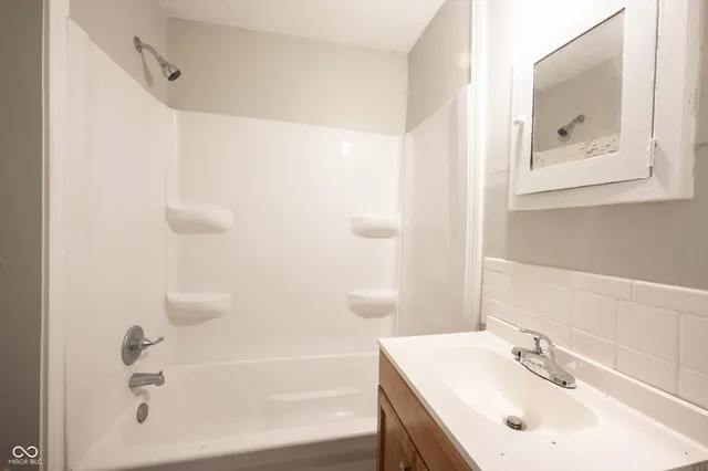 $849 | 915 North Drexel Avenue, Indianapolis, IN 46201