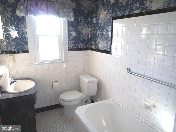 300 Marne Road Brooklawn, NJ 08030 - Photo 13 of 20 Bathroom