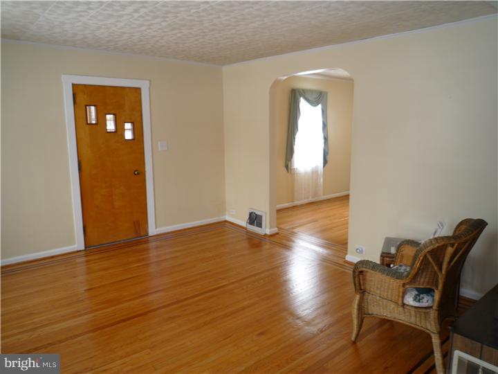 300 Marne Road Brooklawn, NJ 08030 - Photo 5 of 20 Living Room