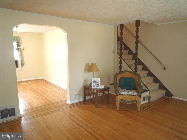 300 Marne Road Brooklawn, NJ 08030 - Photo 6 of 20 Living Room