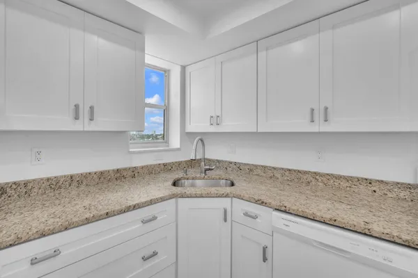 $3,800 | 777 South Federal Highway, Unit RP907, Pompano Beach, FL 33062