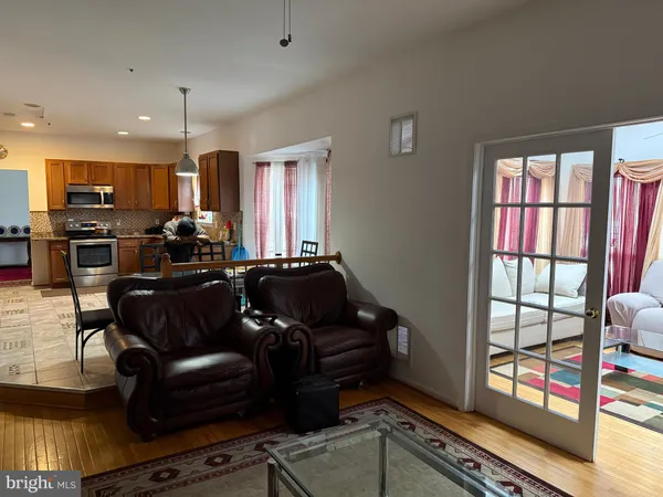 $650,000 | 10102 Ellard Drive, Lanham, MD 20706