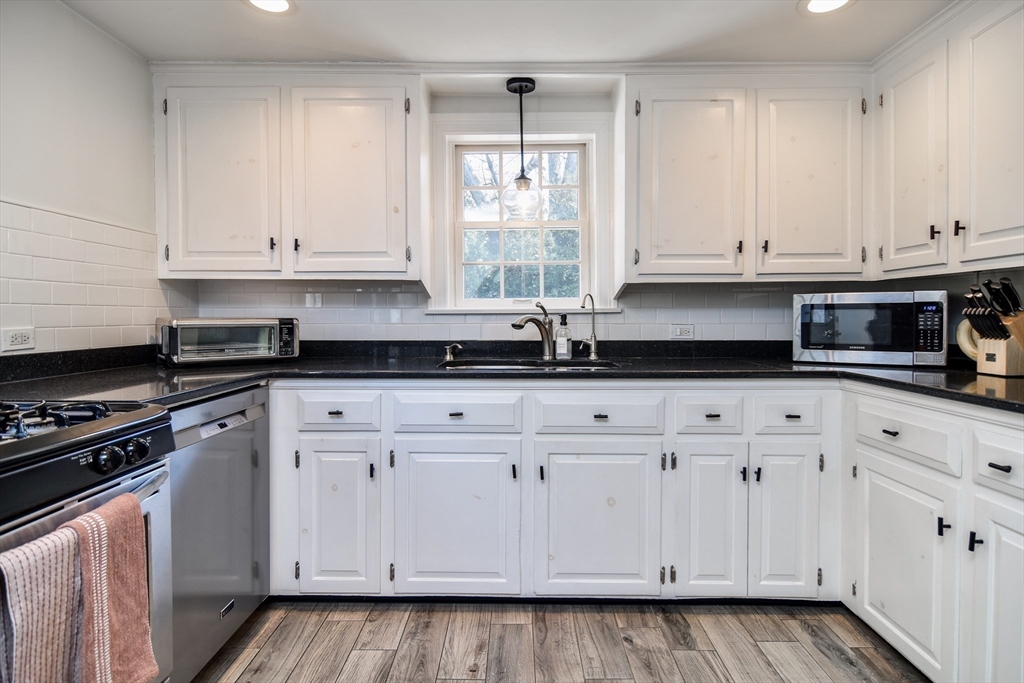 52 Wesley Road Framingham, MA 01701 - Photo 8 of 29