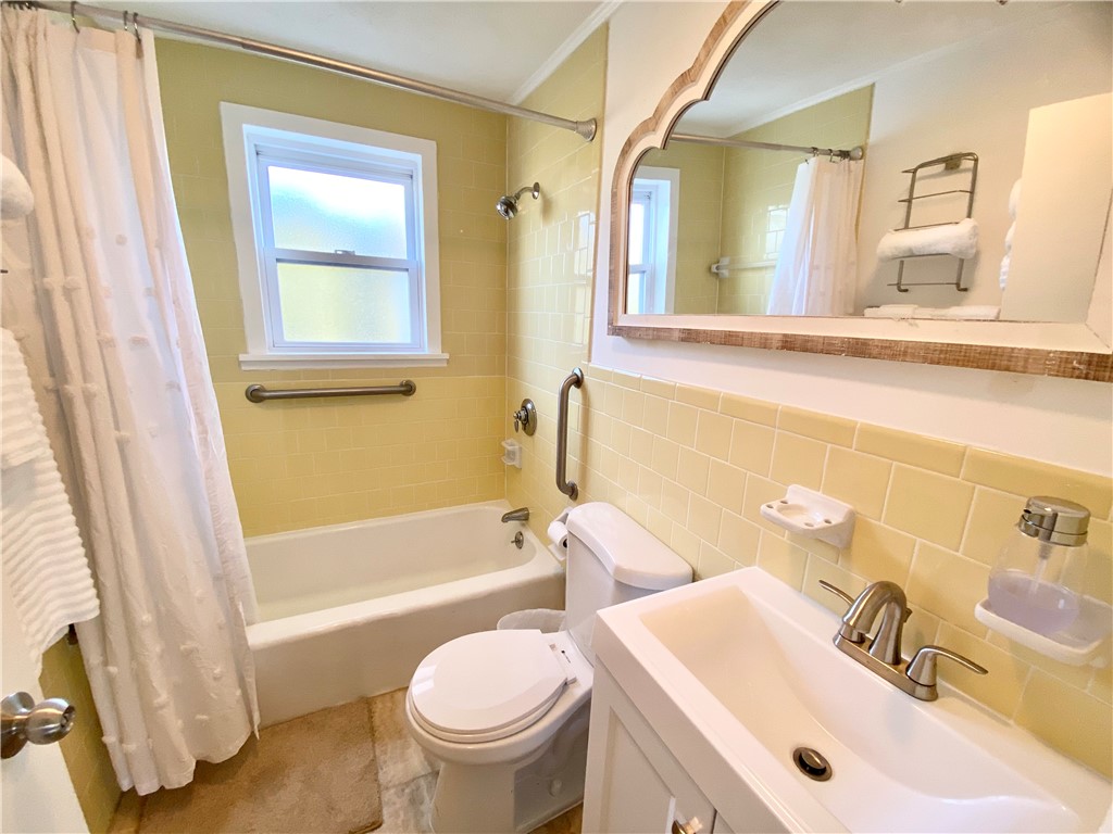 20 Maywood Road Narragansett, RI 02882 - Photo 12 of 19 Gallery Image 12
