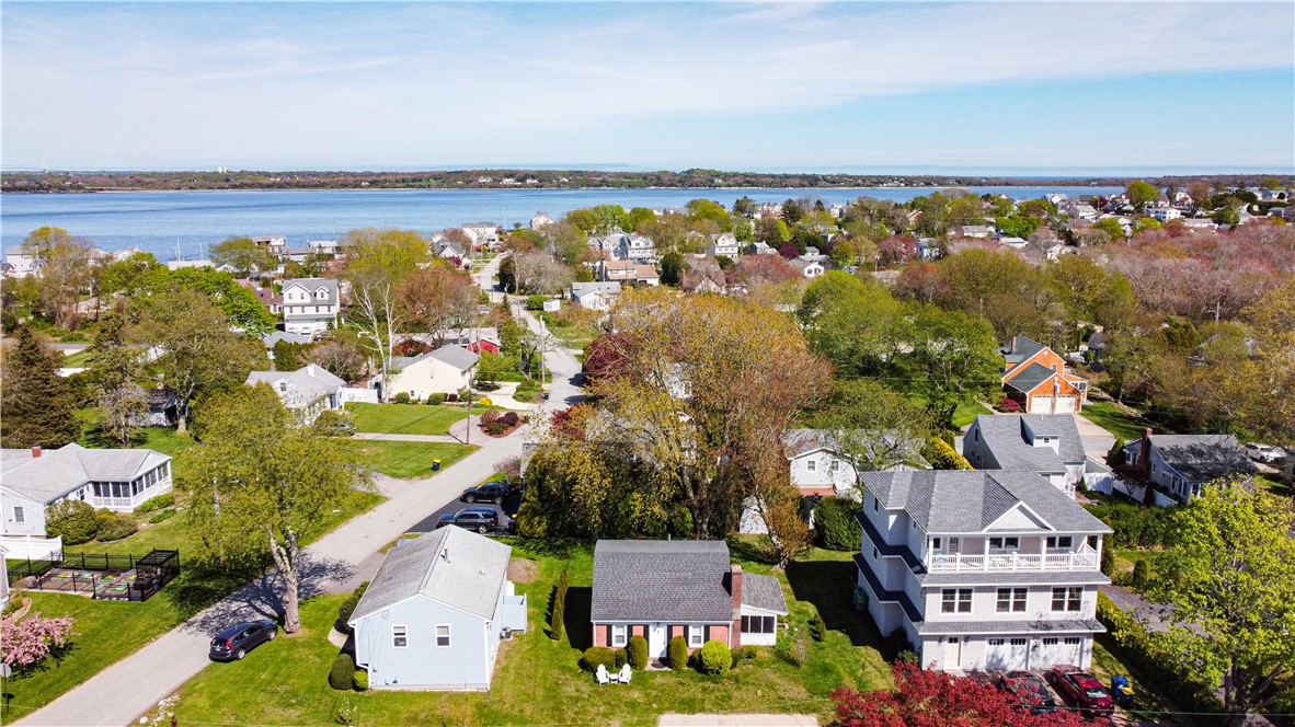 20 Maywood Road Narragansett, RI 02882 - Photo 2 of 19 Gallery Image 2