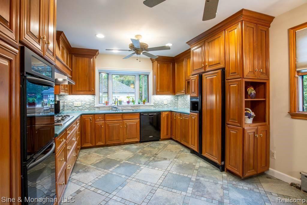 205 Merriweather Road Grosse Pointe Farms, MI 48236 - Photo 7 of 36
