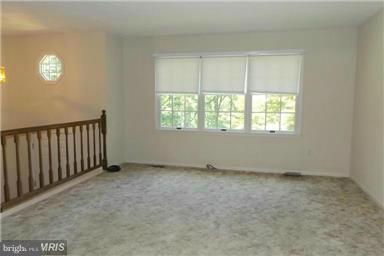 1365 Knott Road Shepherdstown, WV 25443 - Photo 5 of 30 Living Room on Miiin Level