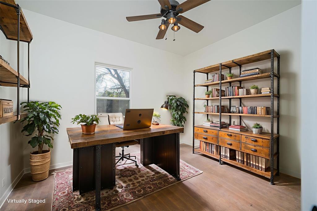 711 King Charles Road Scroggins, TX 75480 - Photo 15 of 39 a room with furniture and a potted plant