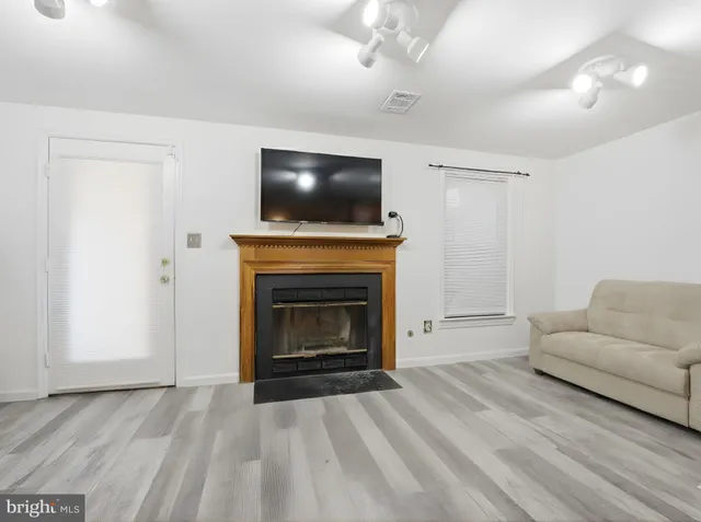 $530,000 | 4114 Hampstead Lane, Woodbridge, VA 22192