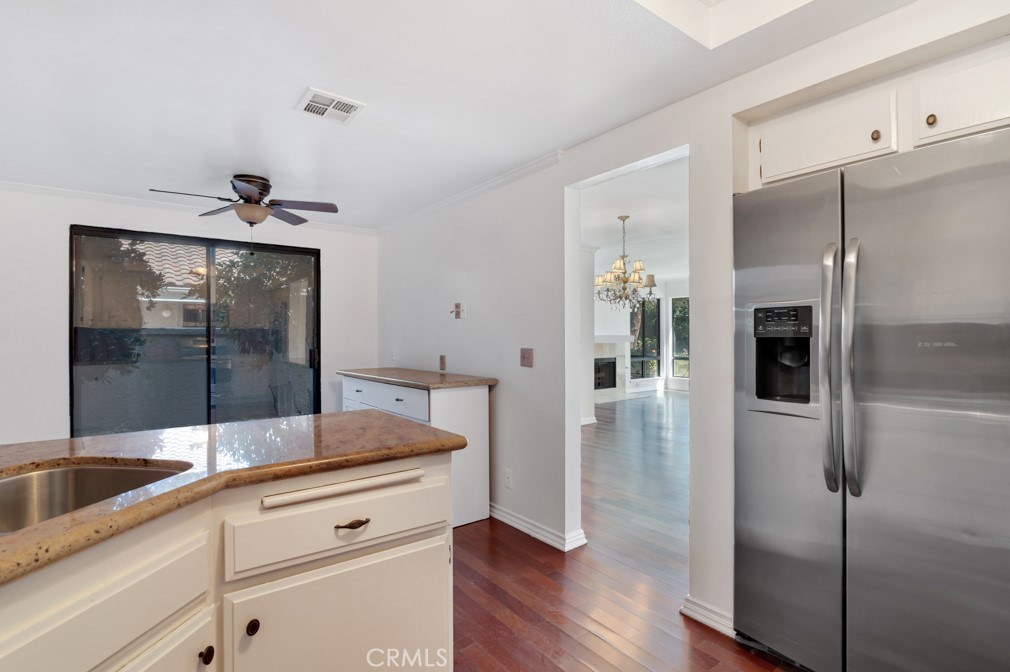 905 Thistlegate Road Oak Park, CA 91377 - Photo 15 of 34